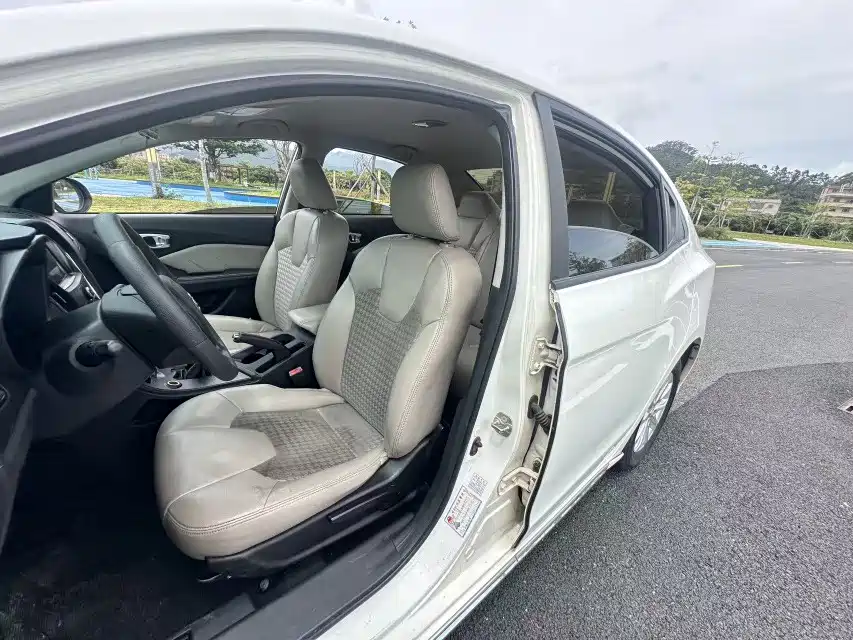 GAC Motor Trumpchi GA3S 2016 — фото 10