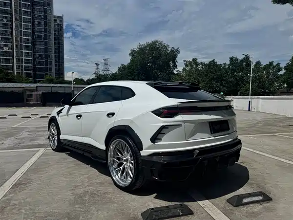 Lamborghini Urus 2021