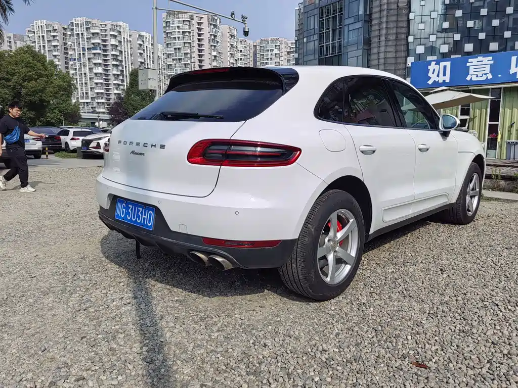 Porsche Macan 2017 — фото 13