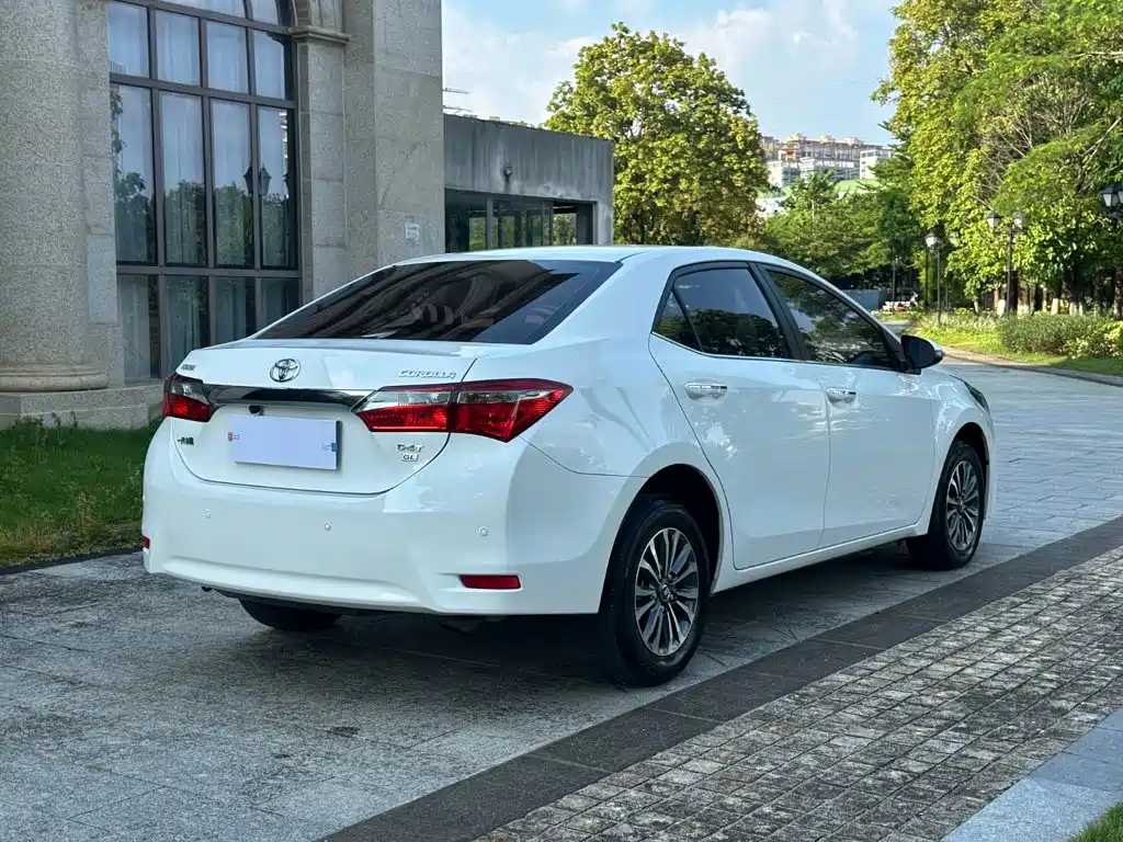 Toyota Corolla 2017 — фото 18