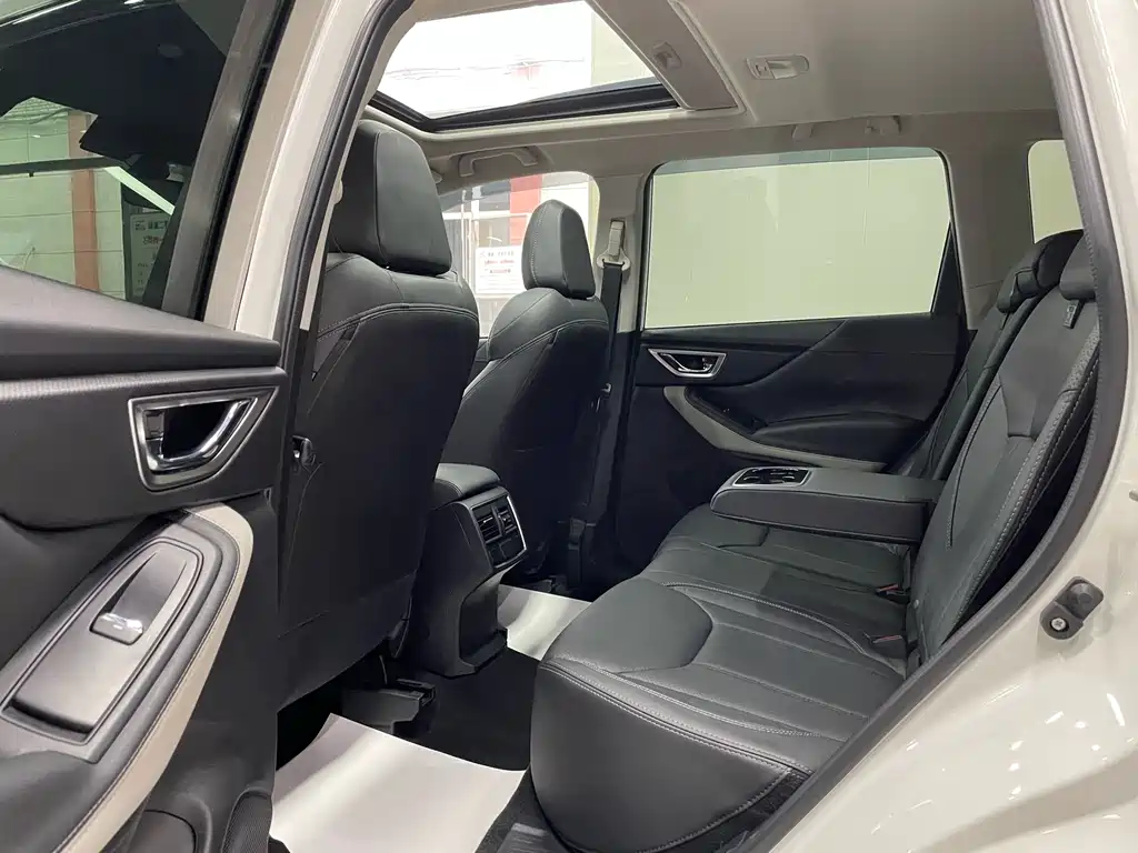 Subaru Forester 2023 — фото 16