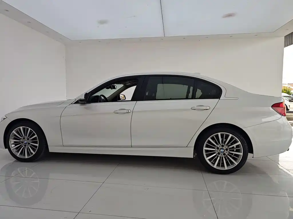 BMW 3 Series 2019 — фото 27