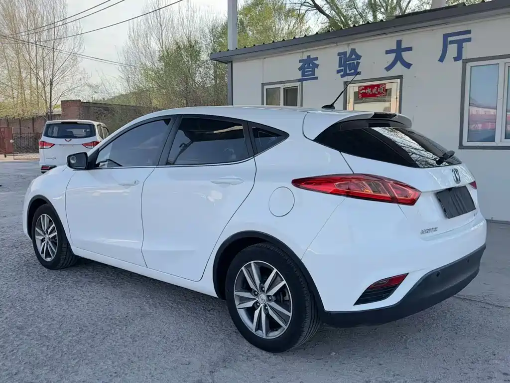 Changan Eado XT 2015 — фото 7