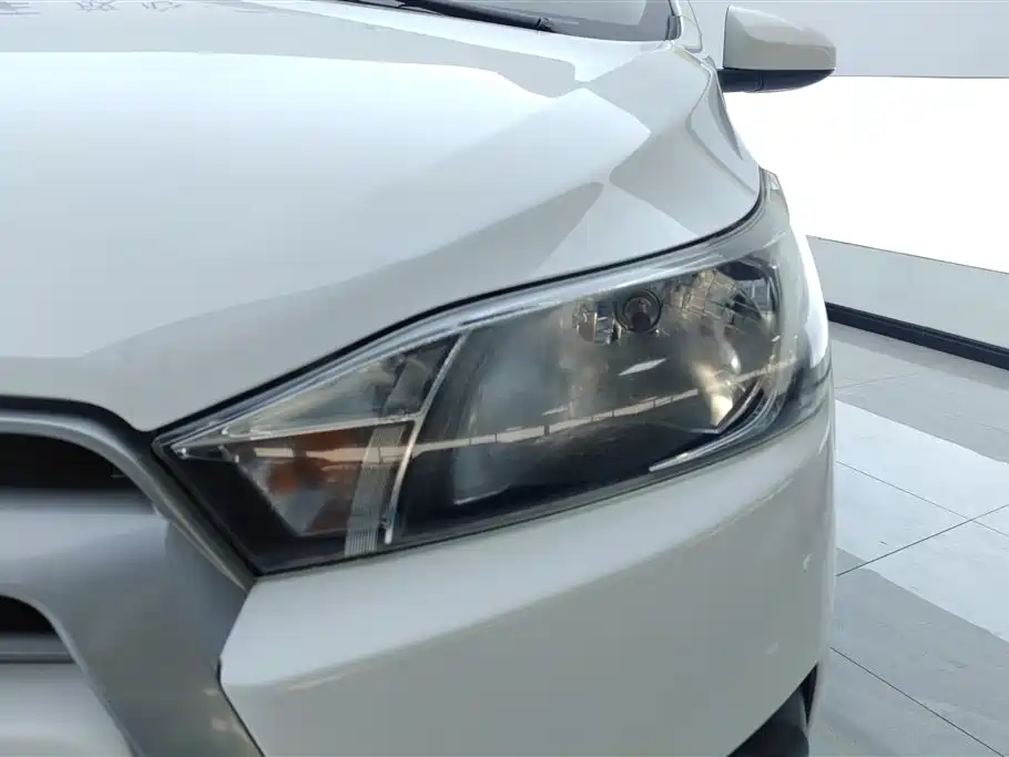 Toyota Yaris L 2015