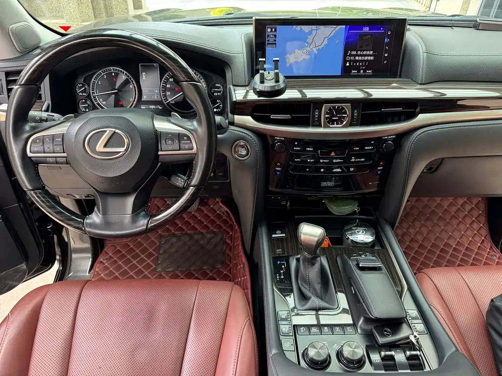Lexus LX 2020 — фото 19