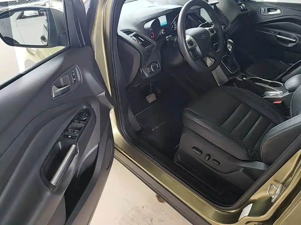 Ford Kuga 2015 — фото 16