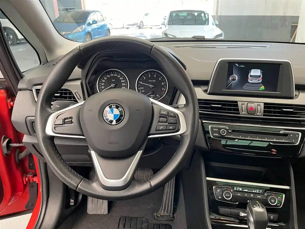 BMW 2 Series Active Tourer 2017 — фото 12