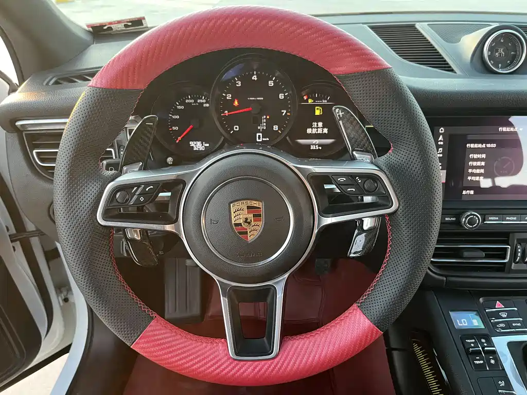 Porsche Macan 2019 — фото 12
