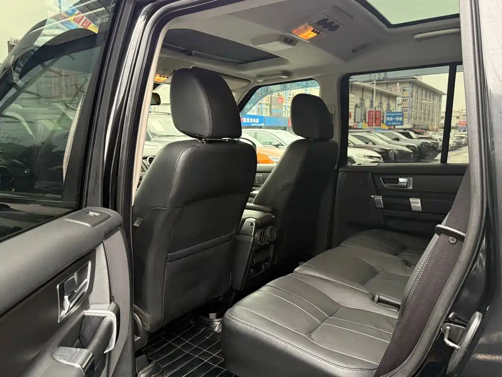Land Rover Discovery 2014 — фото 12