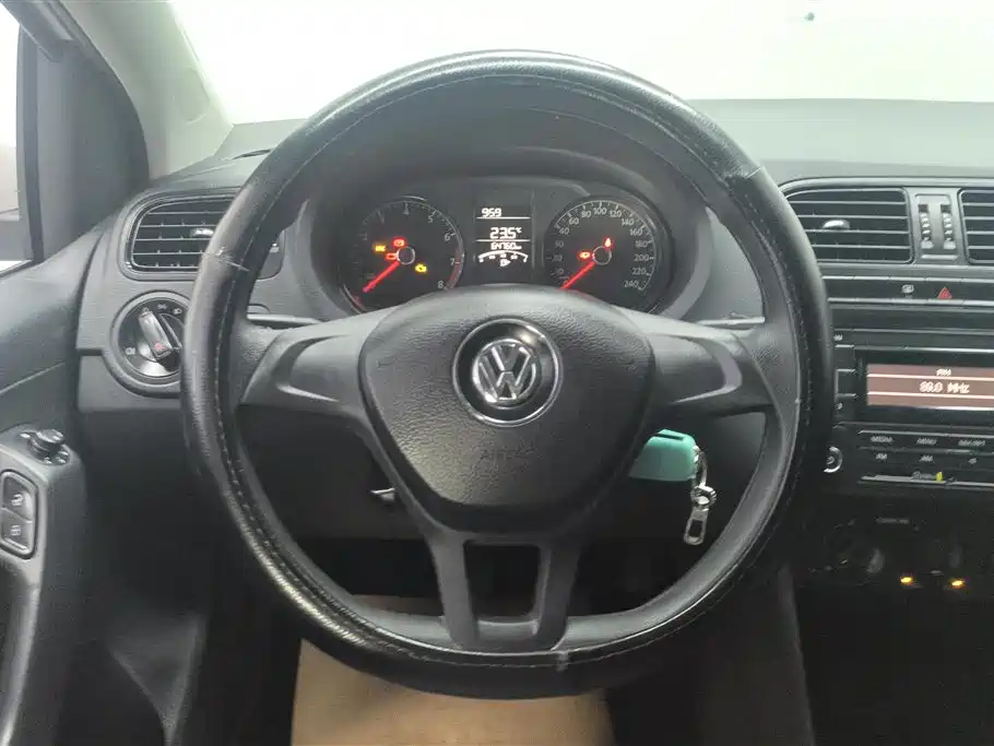 Volkswagen Polo 2016 — фото 15
