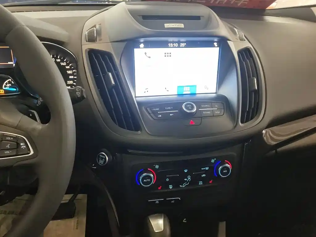Ford Kuga 2016 — фото 13