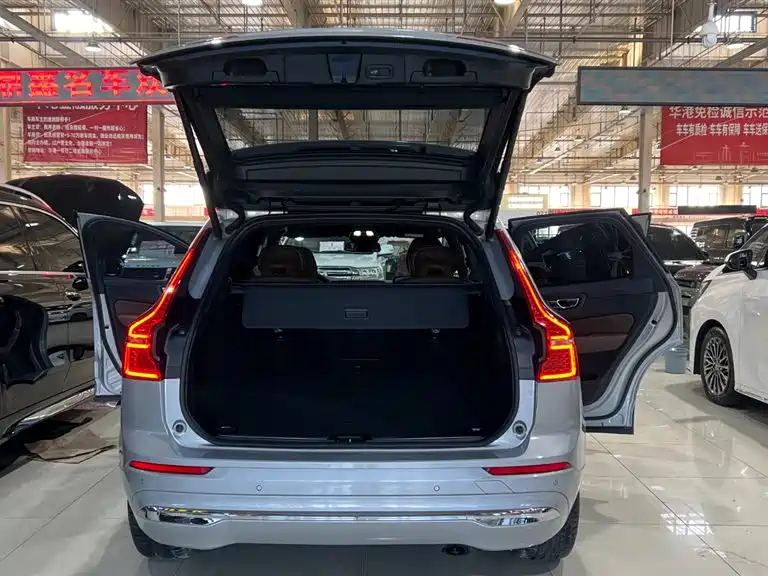 Volvo XC60 2022 — фото 20