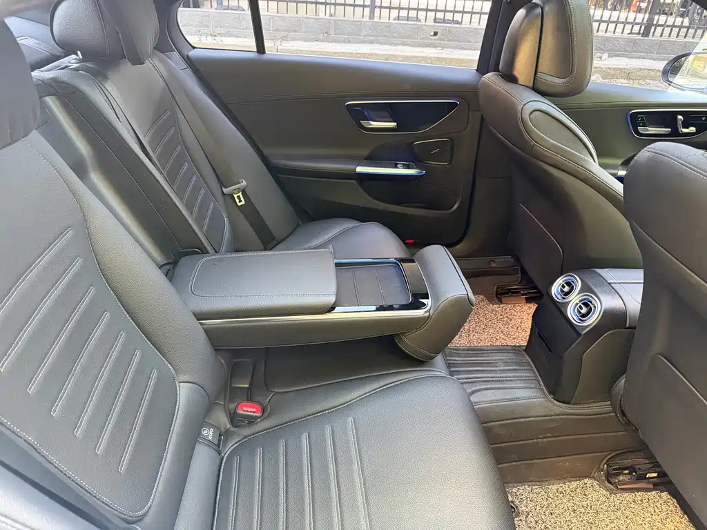 Mercedes-Benz C-Class 2023 — фото 14