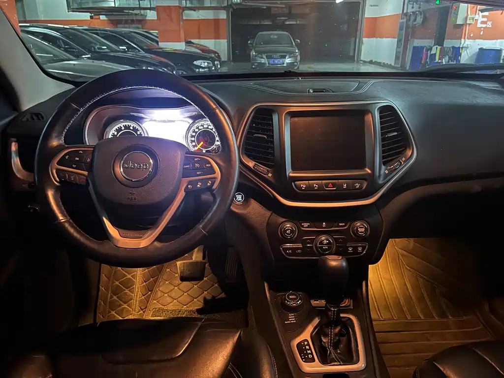 Jeep Cherokee 2015 — фото 8