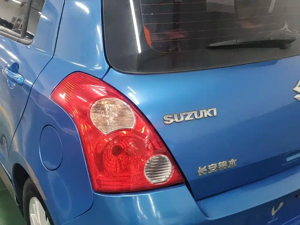 Suzuki Swift 2013 — фото 12