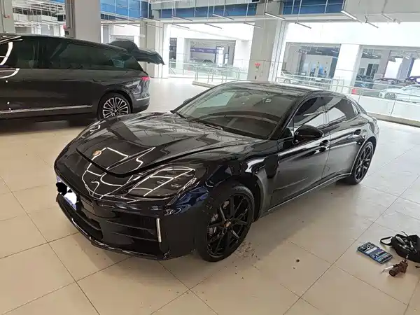 Porsche Panamera 2025