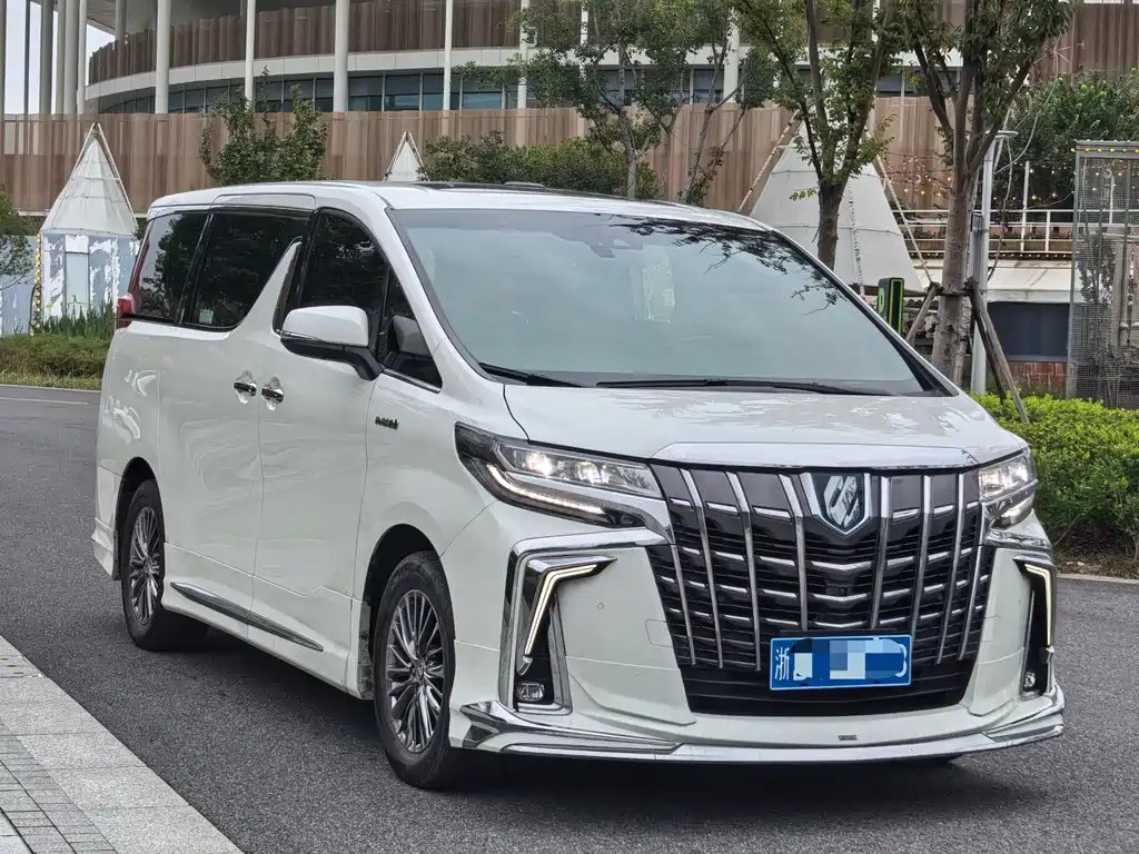 Toyota Alphard 2023 — фото 3