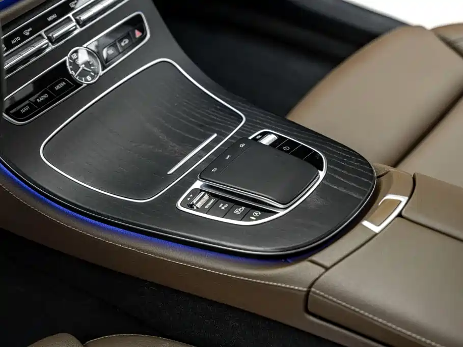Mercedes-Benz E-Class 2020 — фото 18