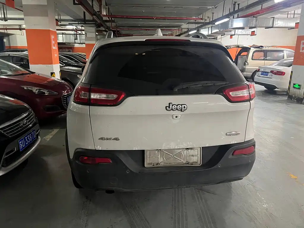 Jeep Cherokee 2015 — фото 6