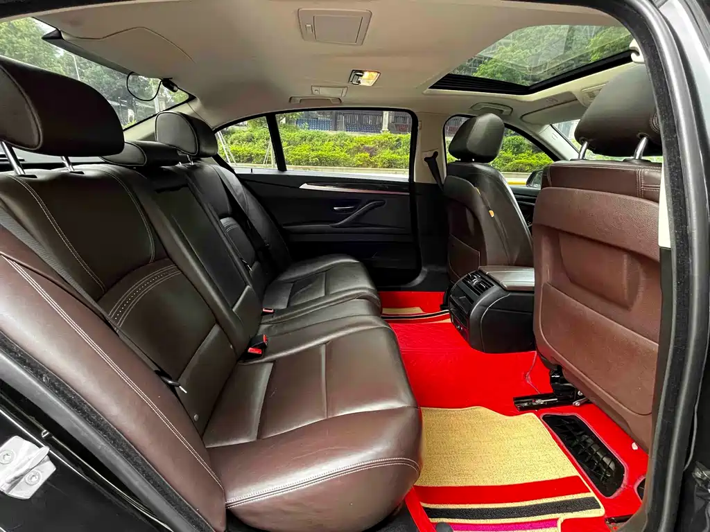 BMW 5 Series 2016 — фото 16