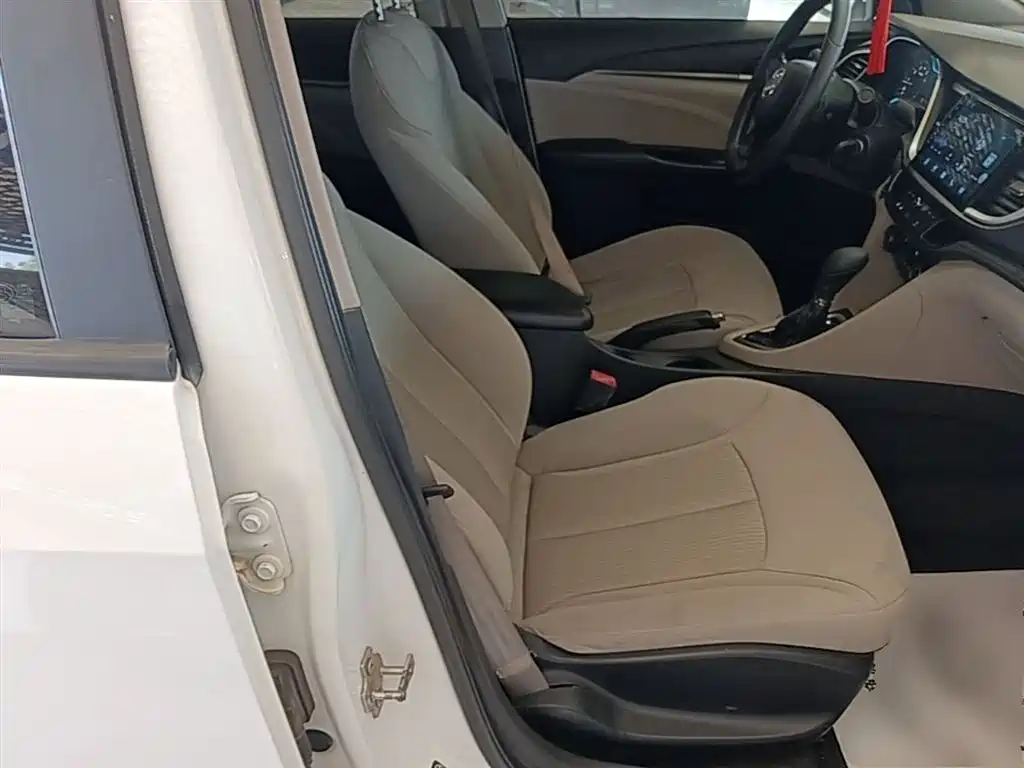 Buick Excelle 2015 — фото 25