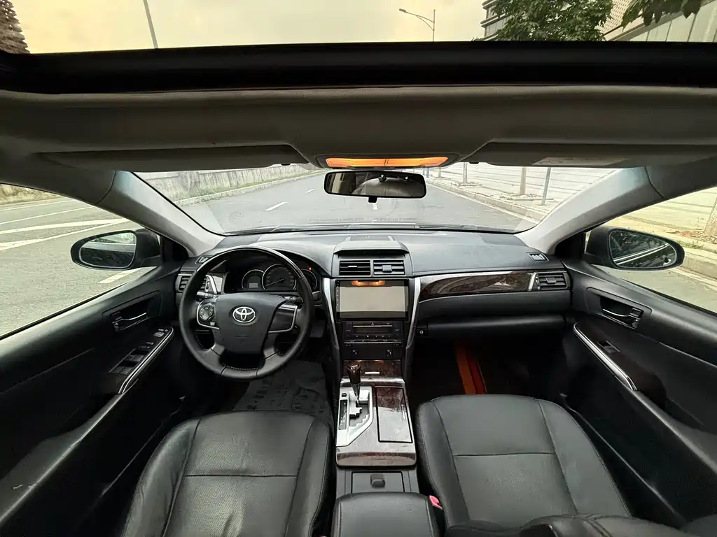 Toyota Camry 2015 — фото 11