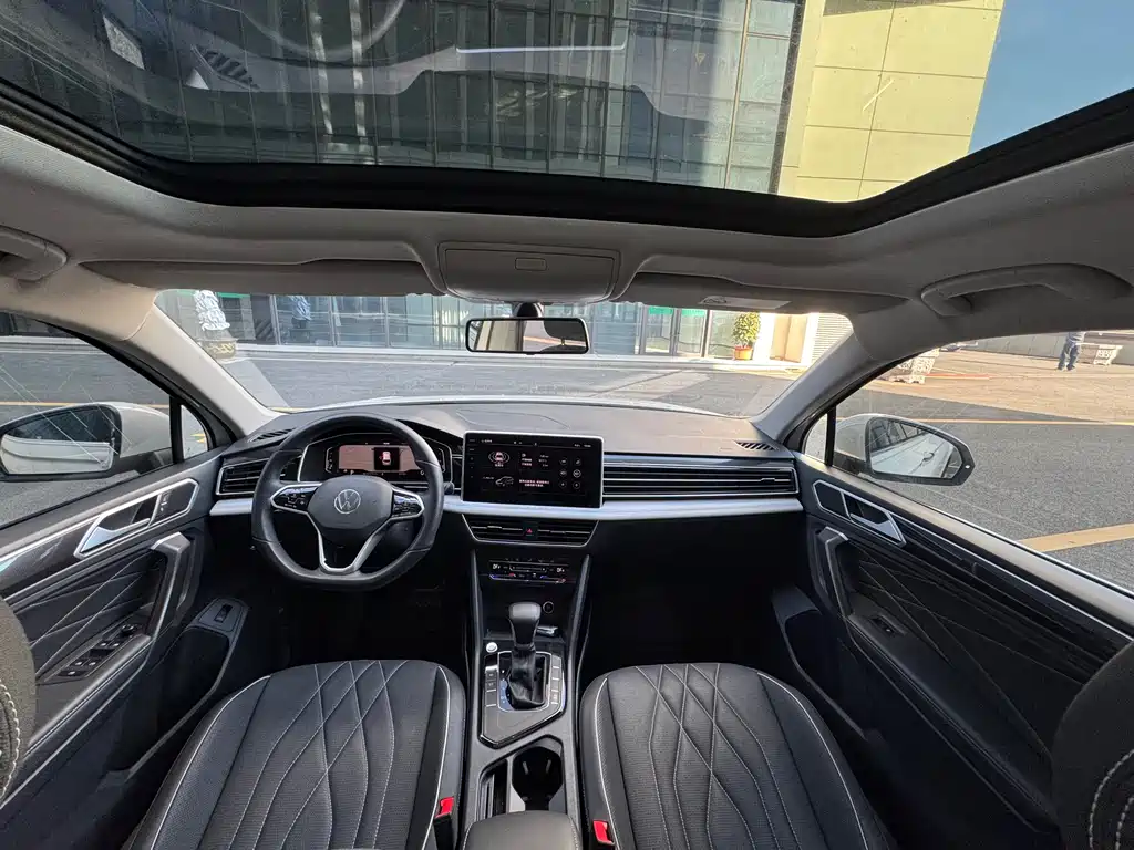 Volkswagen Tiguan L 2023 — фото 14