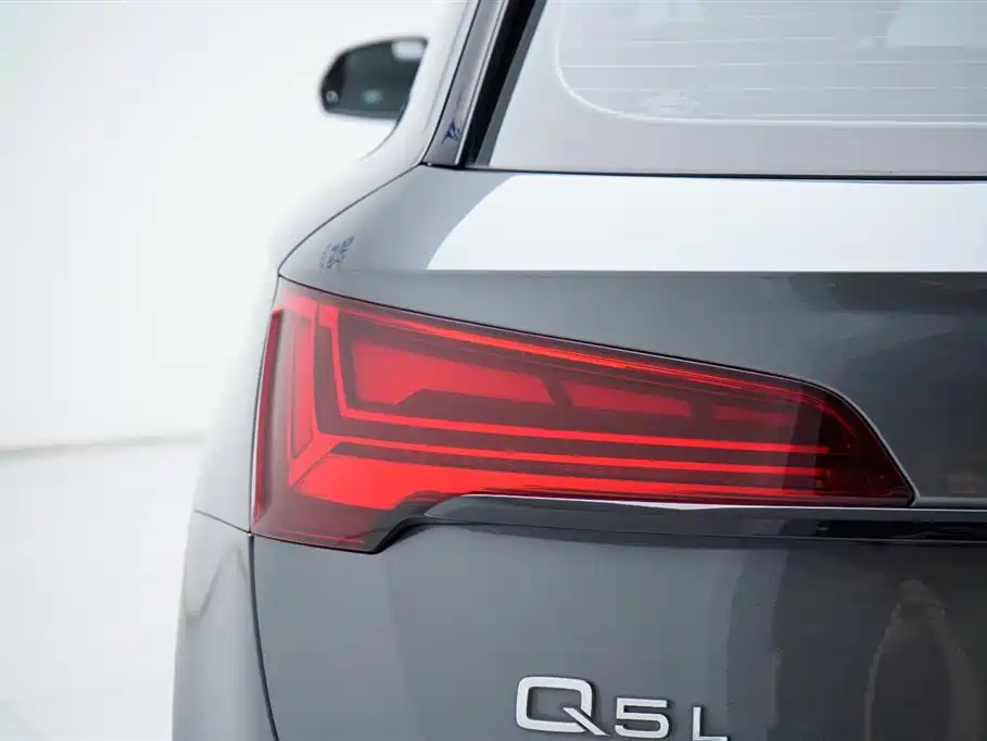 Audi Q5L 2022 — фото 20