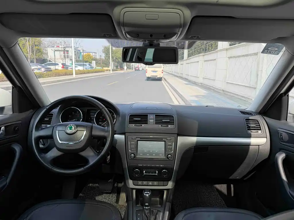 Skoda Yeti 2014 — фото 10