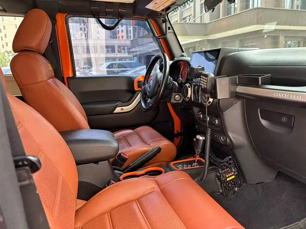 Jeep Wrangler 2013 — фото 11
