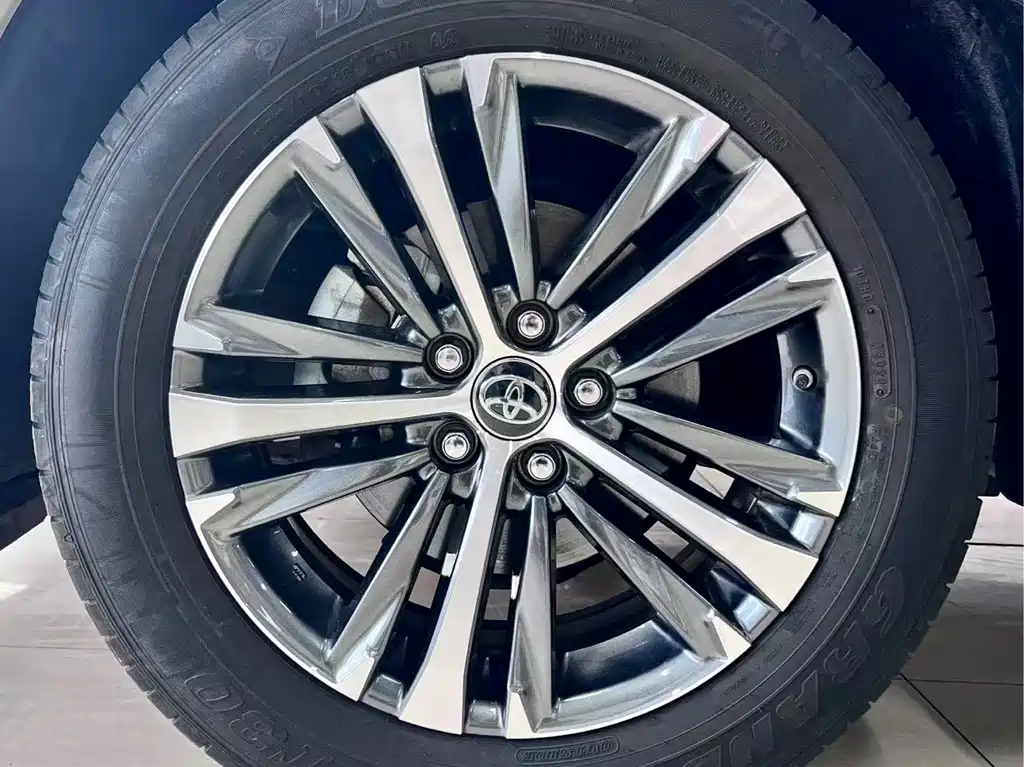 Toyota Venza 2023 — фото 19