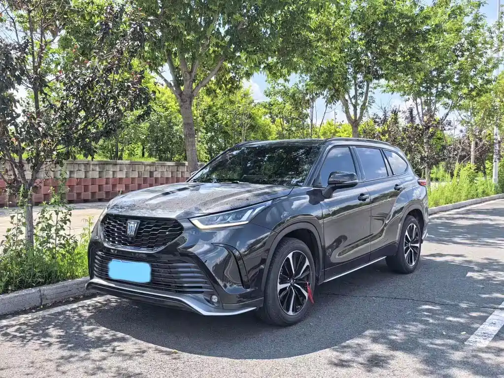 Toyota Crown Kluger 2022