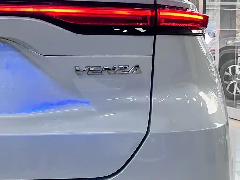 Toyota Venza 2023 — фото 23