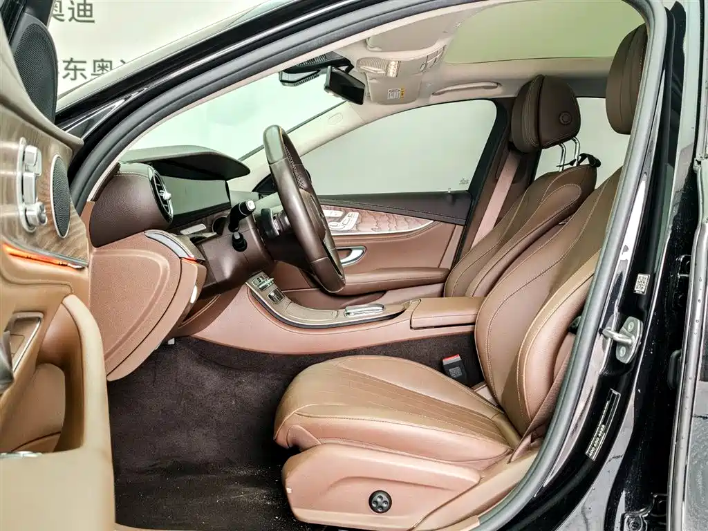 Mercedes-Benz E-Class 2023 — фото 9