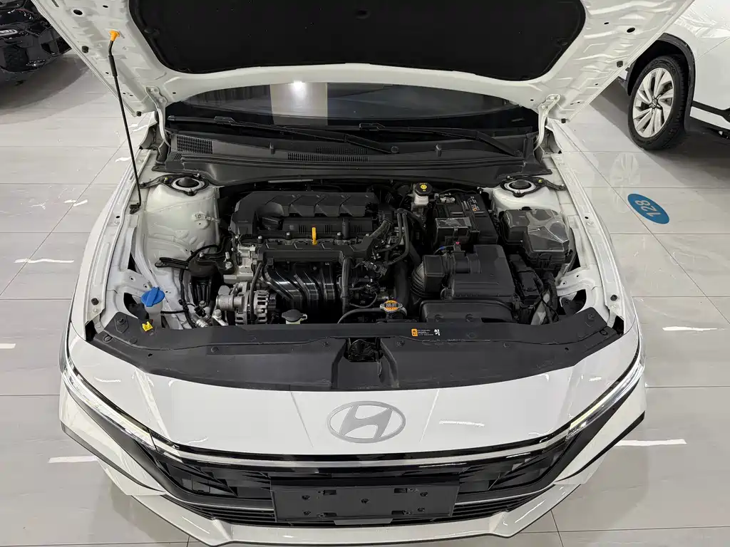 Hyundai Elantra 2023 — фото 15