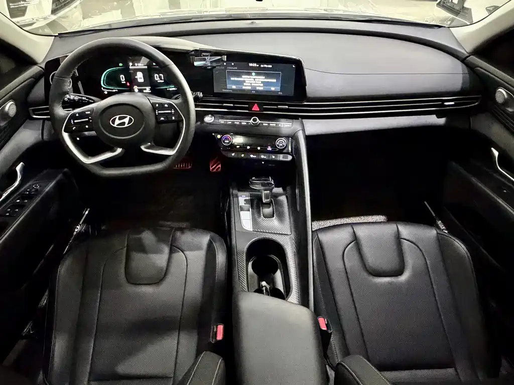 Hyundai Elantra 2023 — фото 6