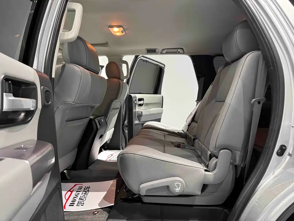 Toyota Sequoia 2024 — фото 17