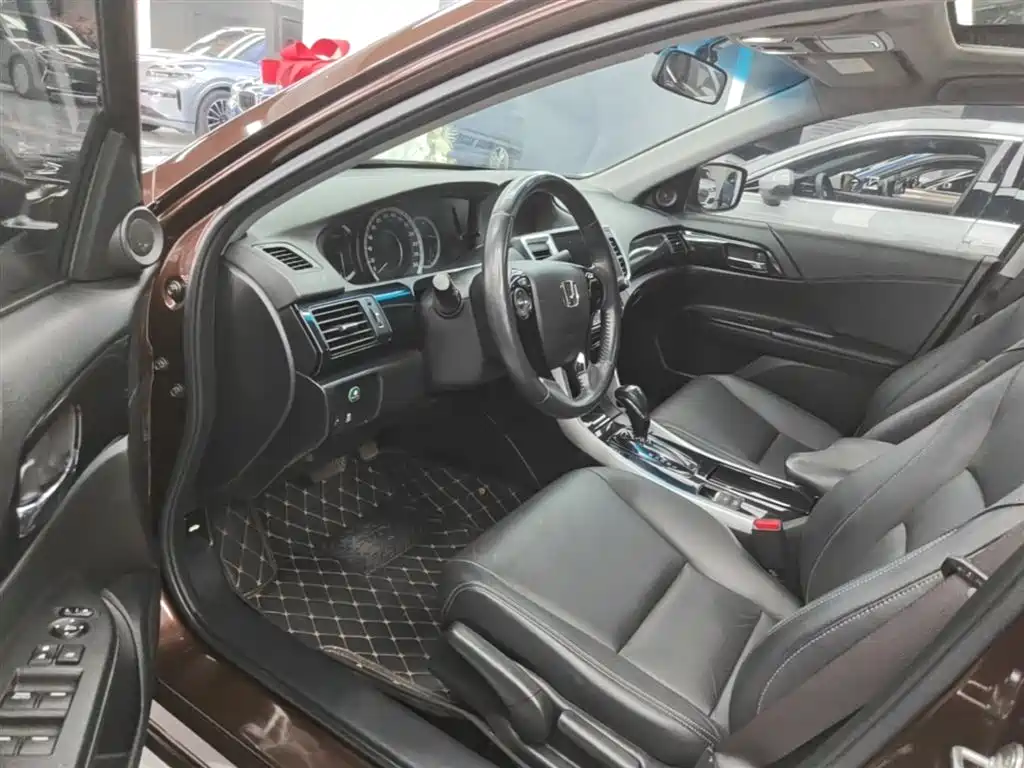 Honda Accord 2017 — фото 16
