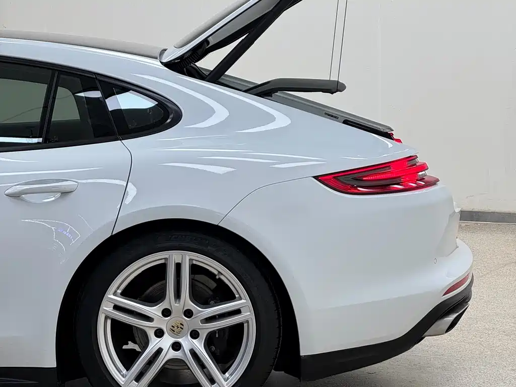 Porsche Panamera 2018 — фото 6