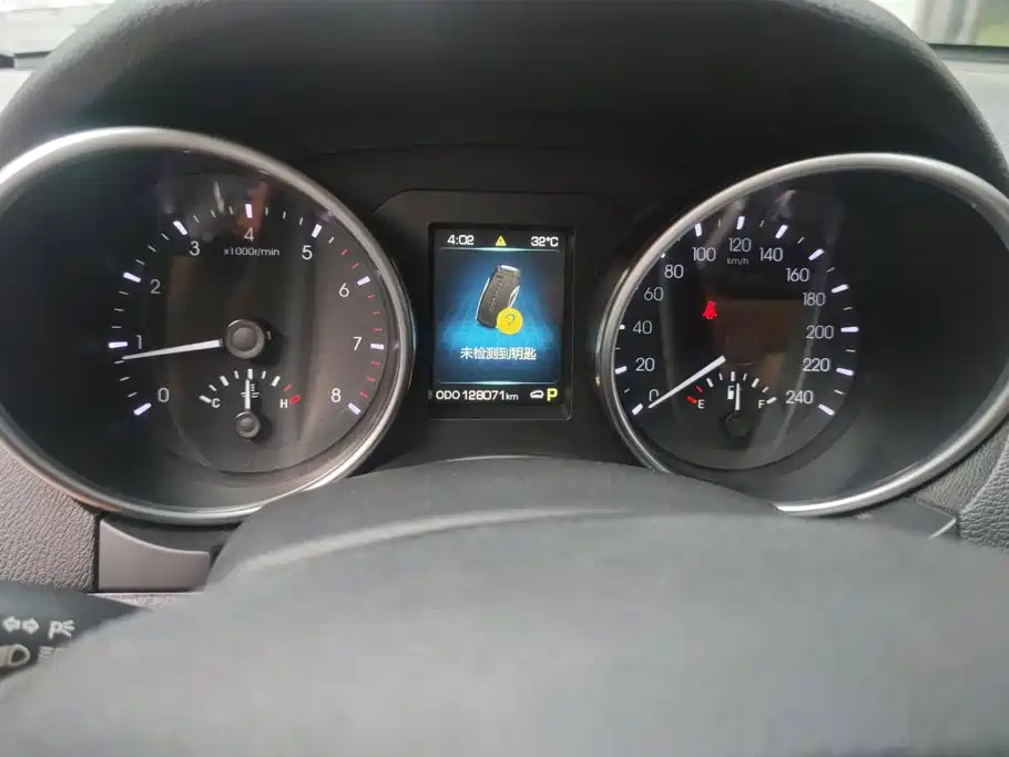 Haval H8 2015 — фото 14