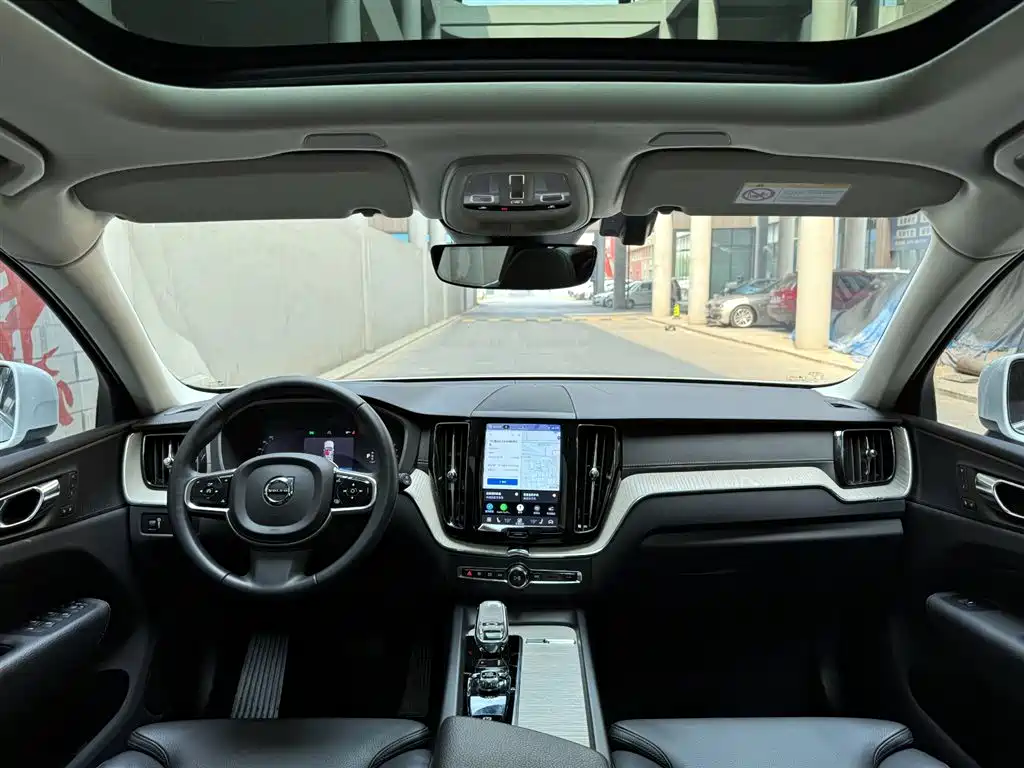 Volvo XC60 2021 — фото 11
