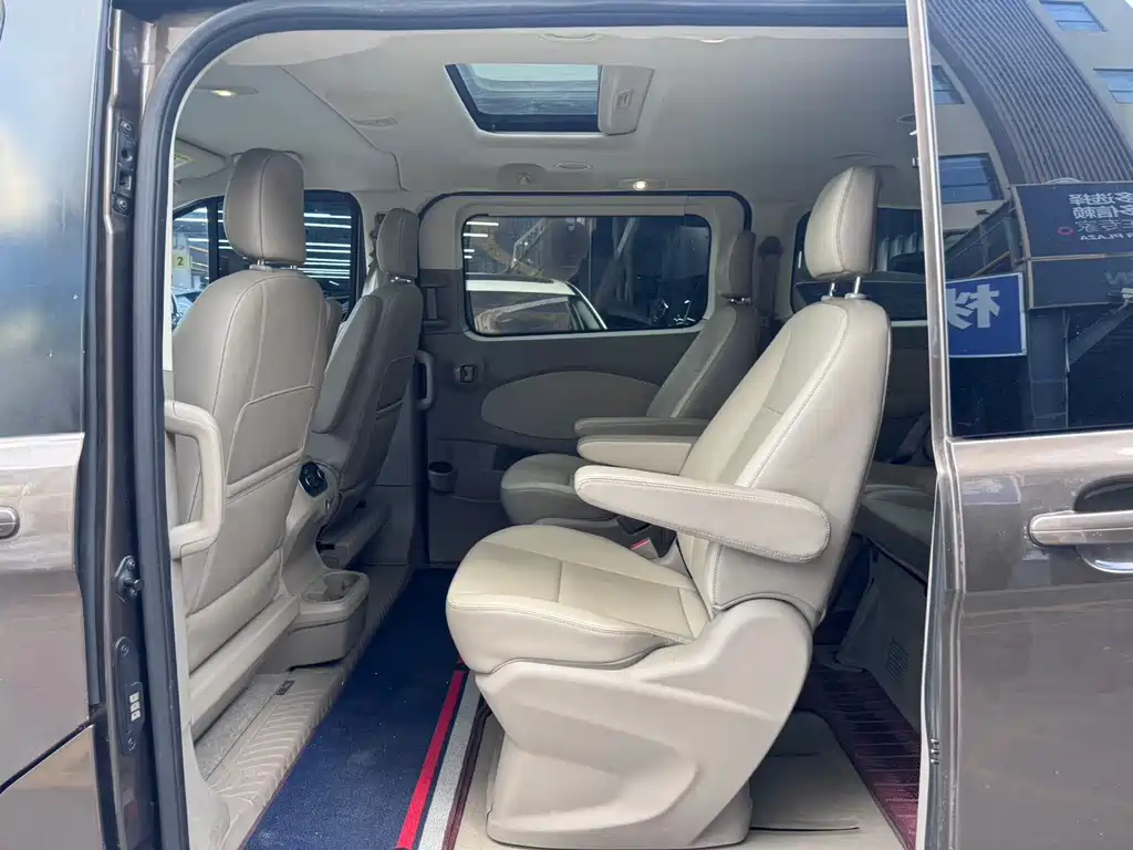 Ford Tourneo 2017 — фото 12