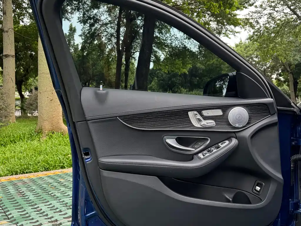 Mercedes-Benz C-Class 2021