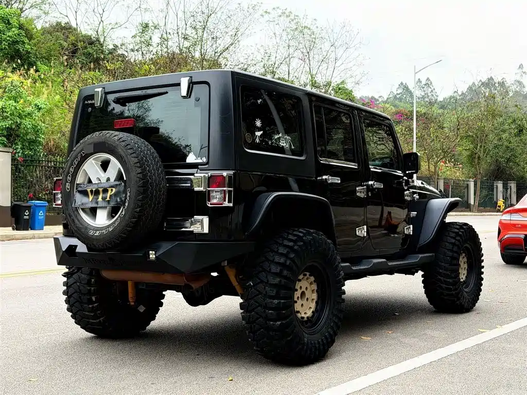 Jeep Wrangler 2015 — фото 10