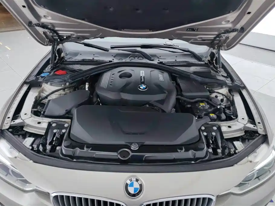 BMW 3 Series 2018 — фото 10