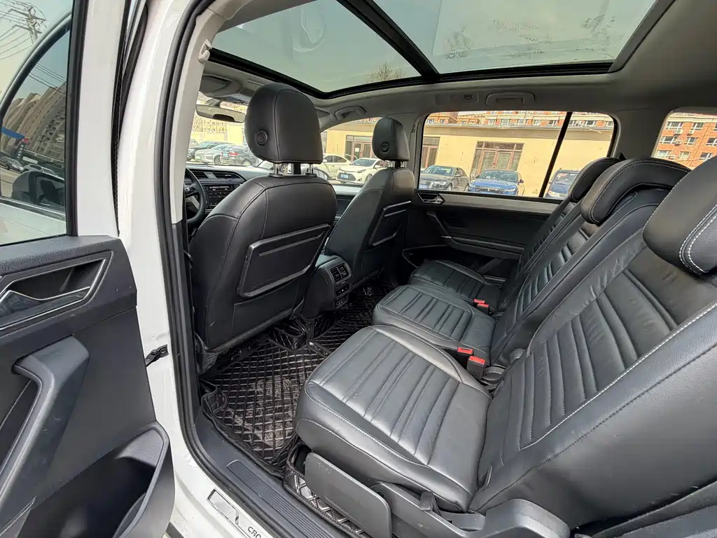 Volkswagen Touran 2018 — фото 11