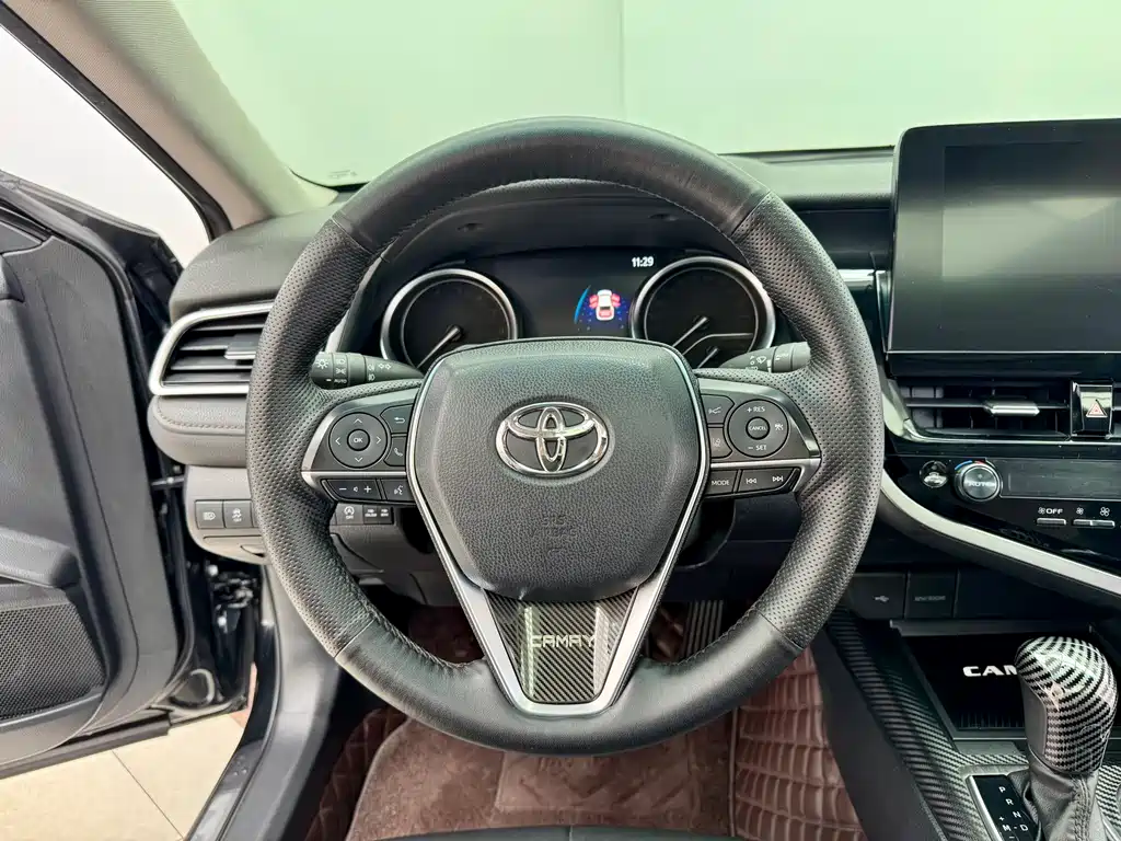 Toyota Camry 2023 — фото 17
