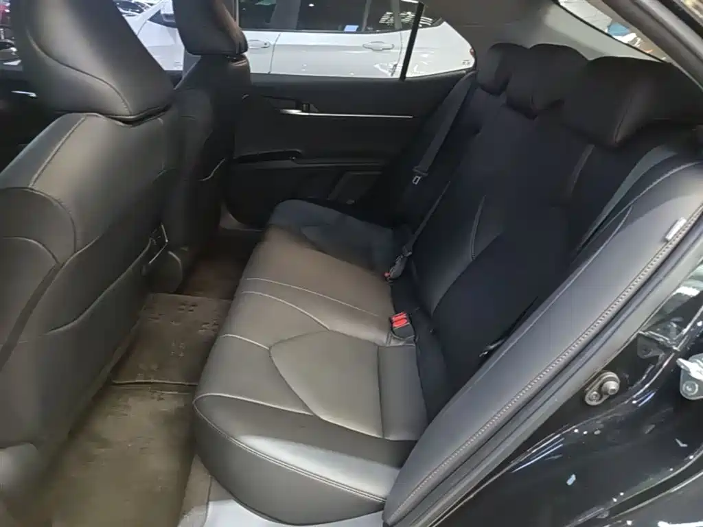 Toyota Camry 2021 — фото 17