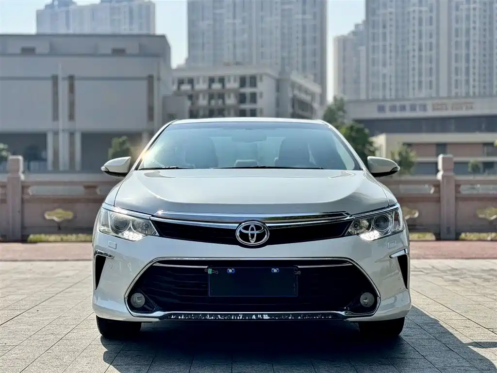 Toyota Camry 2017 — фото 2