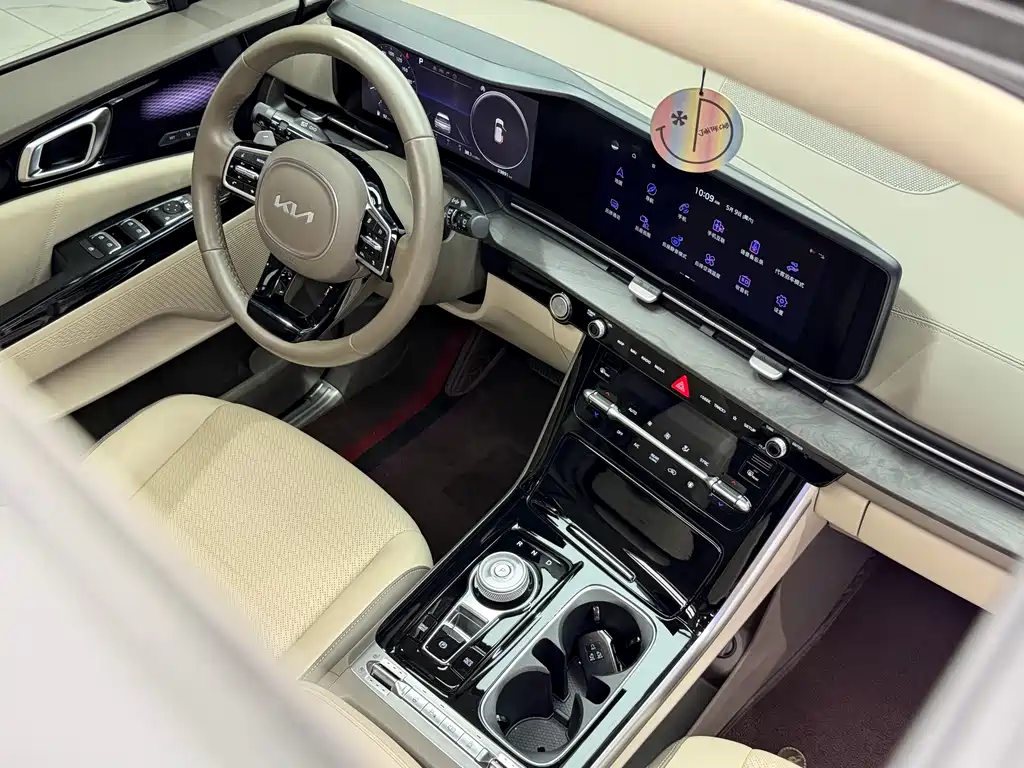 Kia Carnival 2021 — фото 18